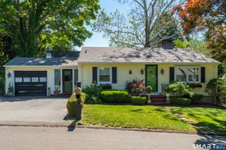 17 Grandview Terrace, Essex, CT 06426