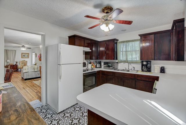 1835 N San Jacinto Street, Liberty, TX 77575