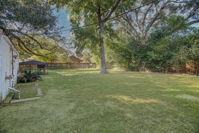 1835 N San Jacinto Street, Liberty, TX 77575