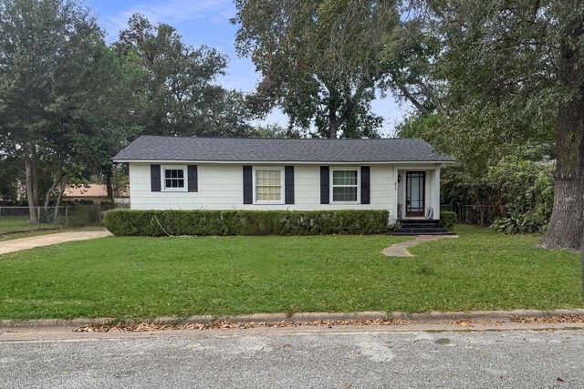 1835 N San Jacinto Street, Liberty, TX 77575