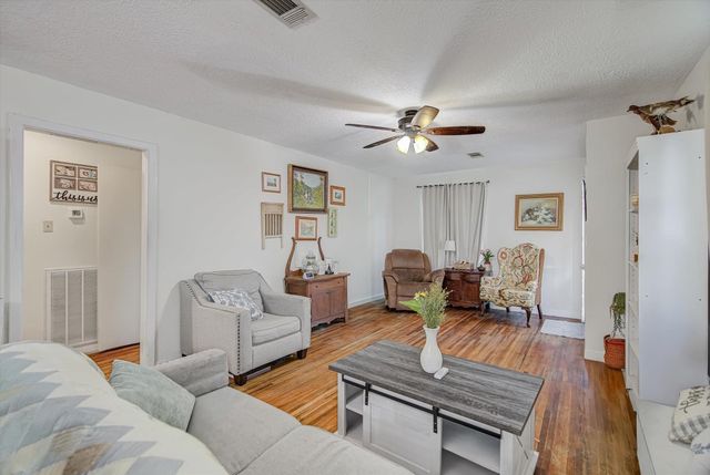 1835 N San Jacinto Street, Liberty, TX 77575