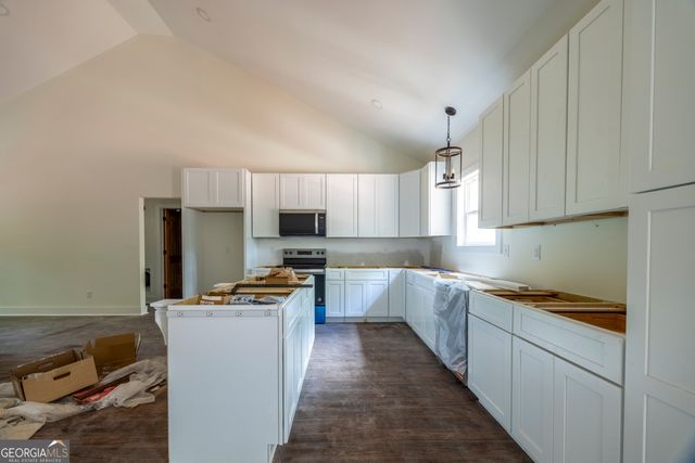 124 Baskins Ext, Canon, GA 30520