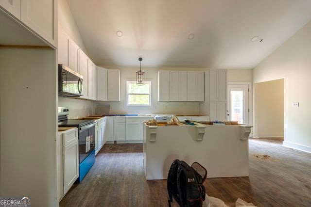 124 Baskins Ext, Canon, GA 30520