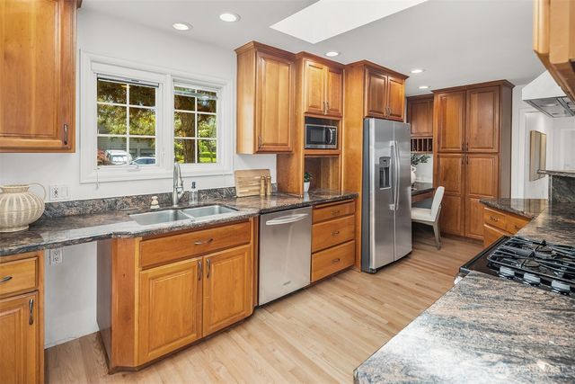 621 128th Avenue SE, Bellevue, WA 98005
