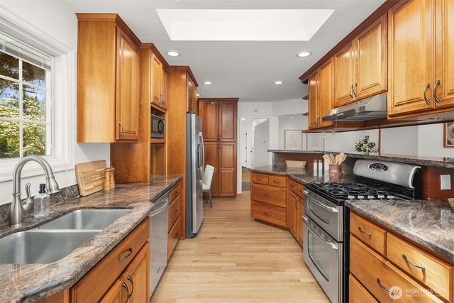 621 128th Avenue SE, Bellevue, WA 98005
