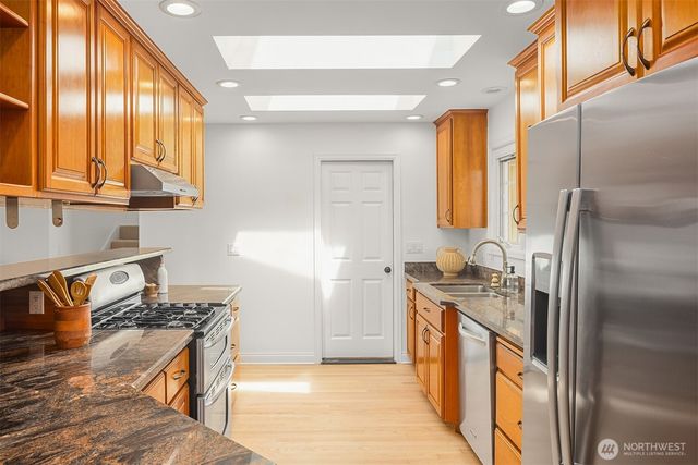 621 128th Avenue SE, Bellevue, WA 98005