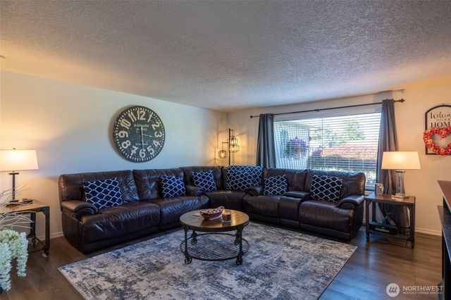 137 Sunnyside Drive, Centralia, WA 98531