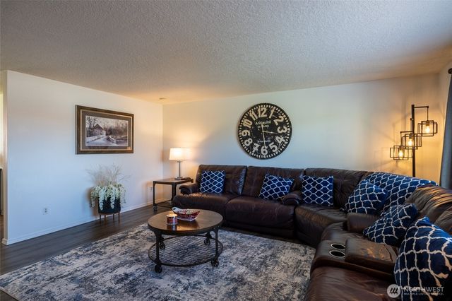 137 Sunnyside Drive, Centralia, WA 98531