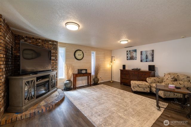 137 Sunnyside Drive, Centralia, WA 98531