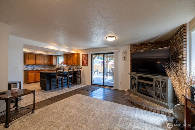 137 Sunnyside Drive, Centralia, WA 98531