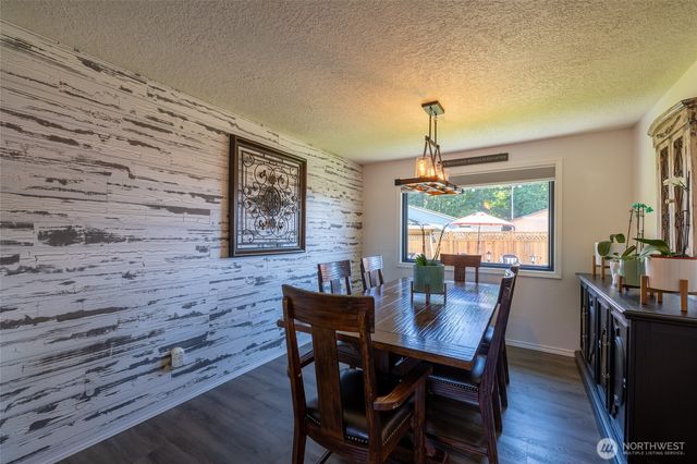 137 Sunnyside Drive, Centralia, WA 98531