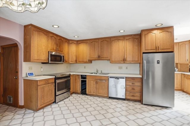 14 Brookside Park, Milton, MA 02186