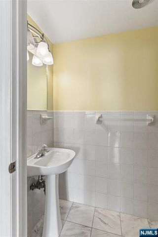 39-45 Bruen 4, Newark, NJ 07105