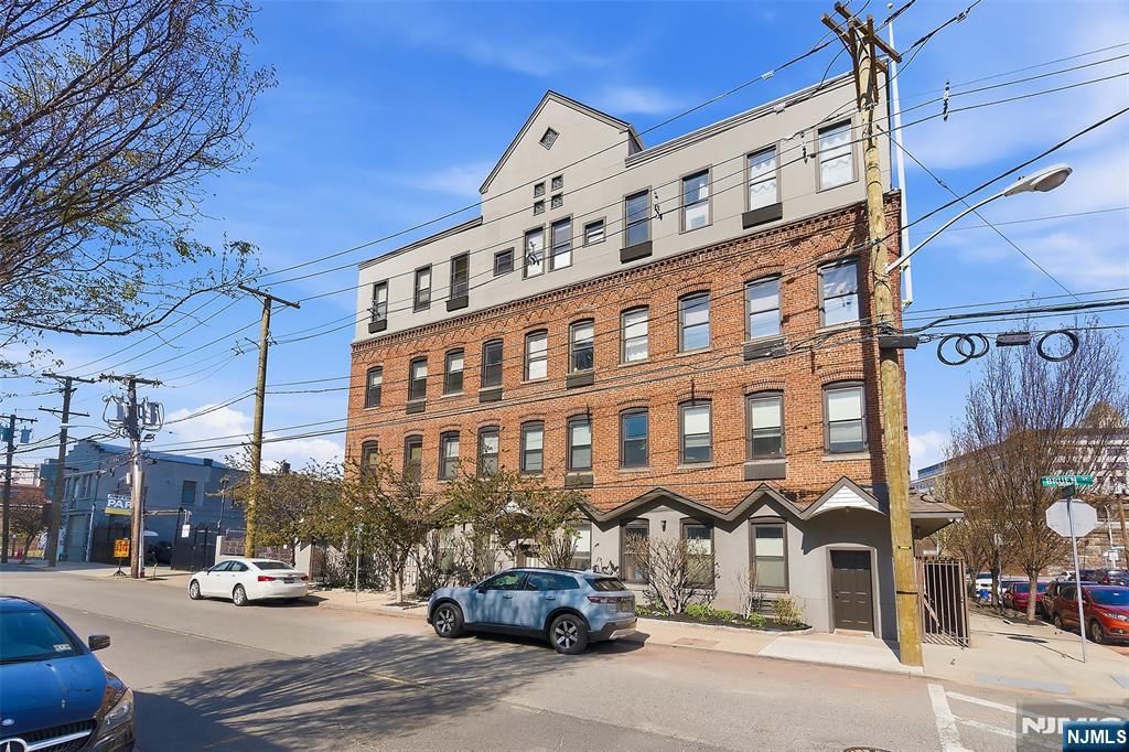 39-45 Bruen 4, Newark, NJ 07105