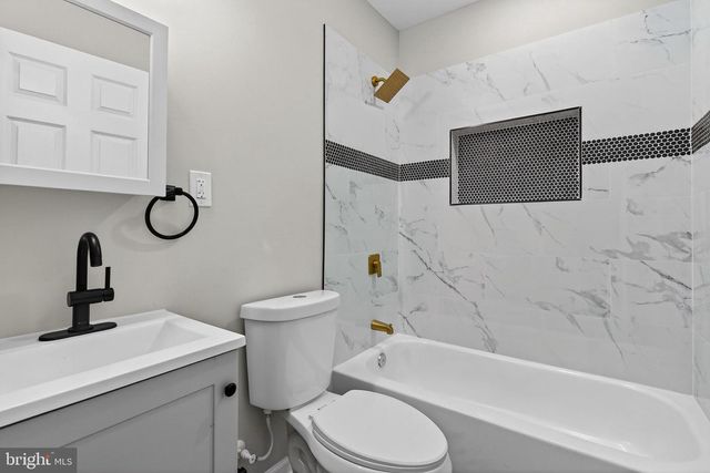 2004 ROBB ST, Baltimore, MD 21218