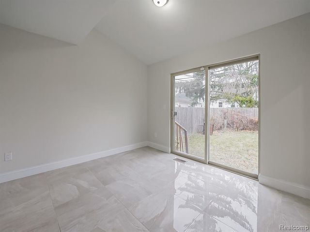 1730 E Woodruff Avenue, Hazel Park, MI 48030