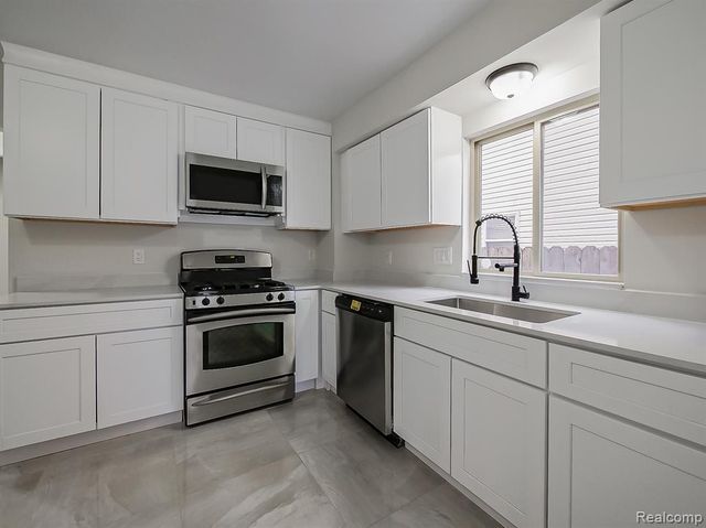 1730 E Woodruff Avenue, Hazel Park, MI 48030