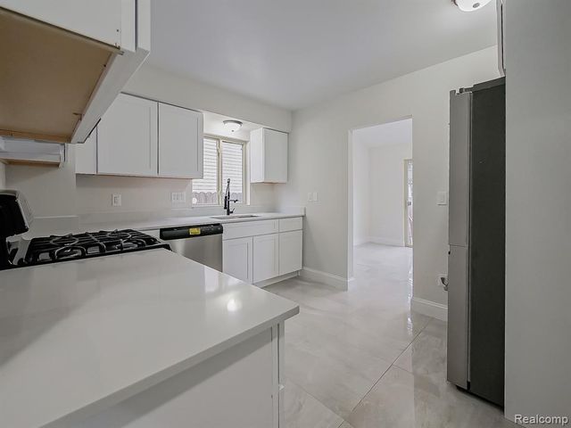 1730 E Woodruff Avenue, Hazel Park, MI 48030