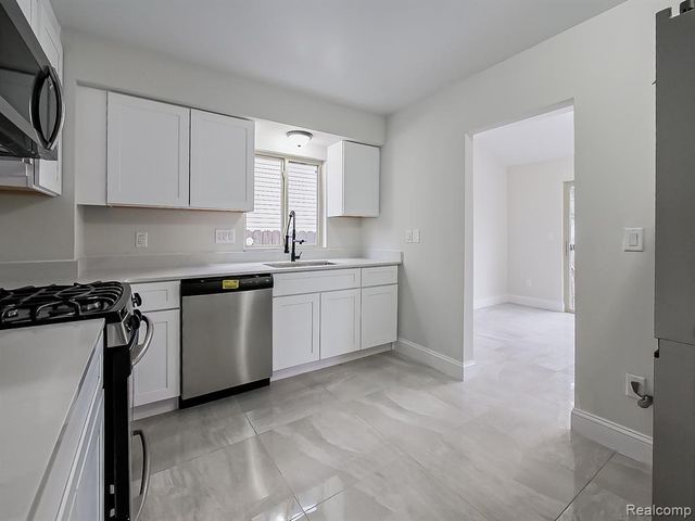 1730 E Woodruff Avenue, Hazel Park, MI 48030