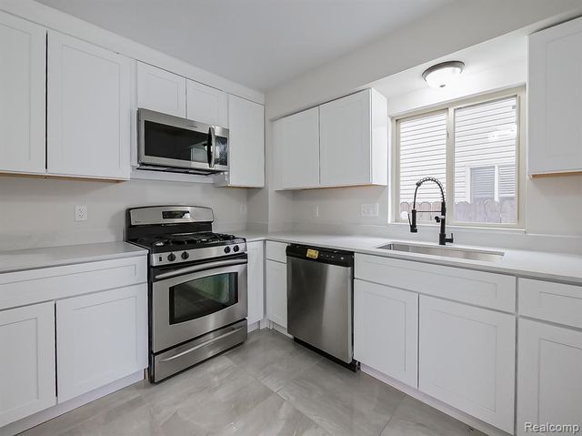 1730 E Woodruff Avenue, Hazel Park, MI 48030