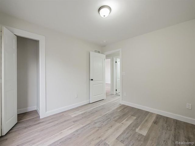 1730 E Woodruff Avenue, Hazel Park, MI 48030