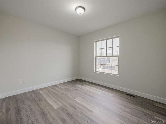 1730 E Woodruff Avenue, Hazel Park, MI 48030