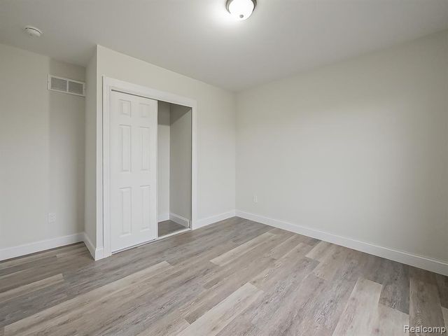 1730 E Woodruff Avenue, Hazel Park, MI 48030