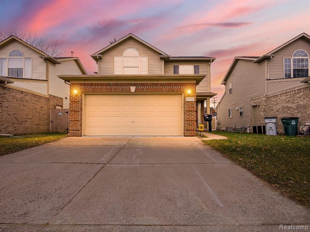 1730 E Woodruff Avenue, Hazel Park, MI 48030