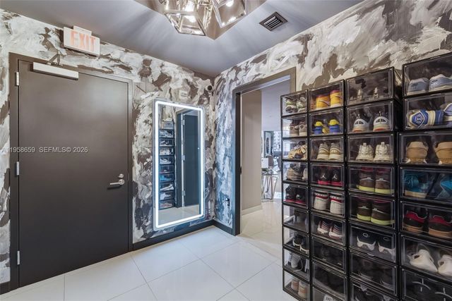 851 NE 1st Ave 4303, Miami, FL 33132