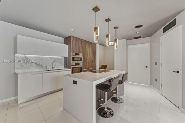 851 NE 1st Ave 4303, Miami, FL 33132