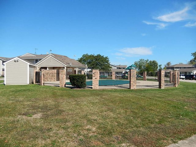 1402 Bear Flag Drive 53-2, Hanover Park, IL 60133