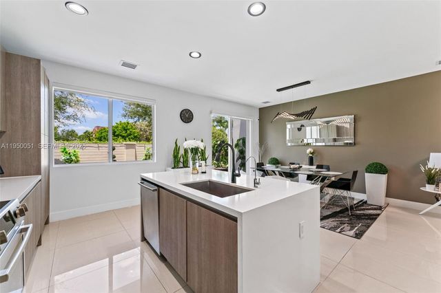 7226 NW 103rd Path, Doral, FL 33178