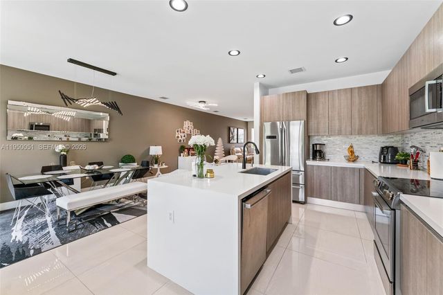 7226 NW 103rd Path, Doral, FL 33178