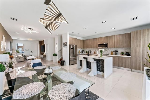 7226 NW 103rd Path, Doral, FL 33178