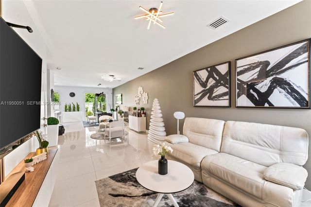 7226 NW 103rd Path, Doral, FL 33178