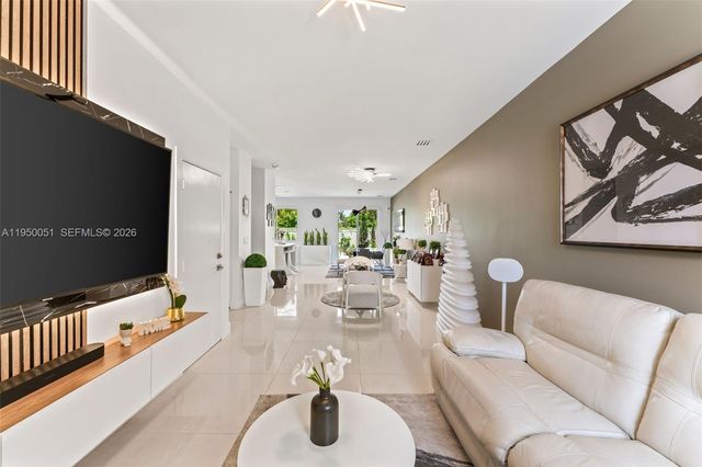 7226 NW 103rd Path, Doral, FL 33178