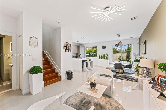 7226 NW 103rd Path, Doral, FL 33178