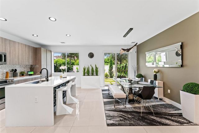 7226 NW 103rd Path, Doral, FL 33178