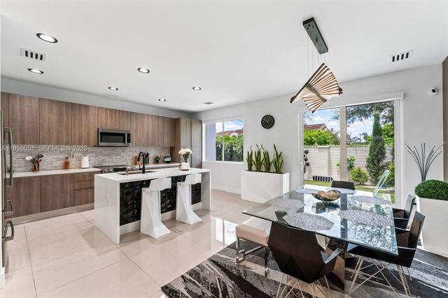 7226 NW 103rd Path, Doral, FL 33178