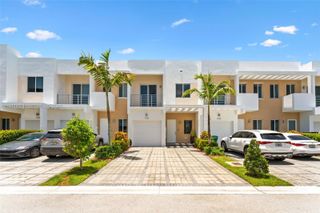 7226 NW 103rd Path, Doral, FL 33178