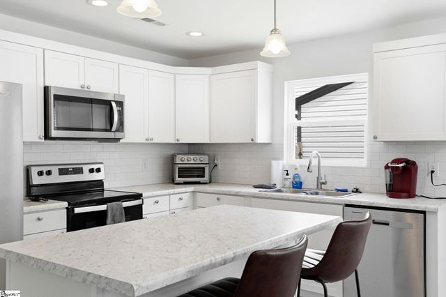 832 Fairwood Drive, Woodruff, SC 29388