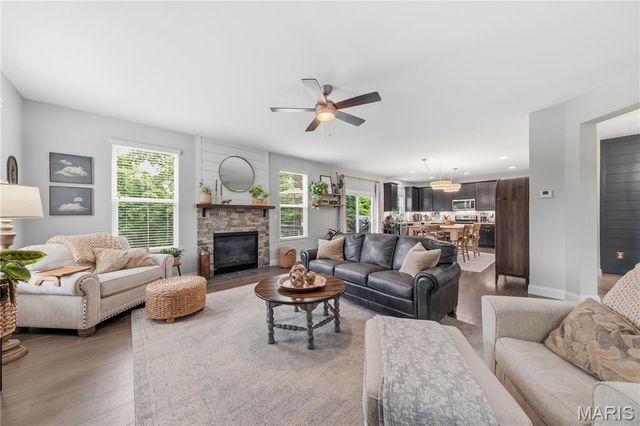 209 Grayleaf Court, Wentzville, MO 63385