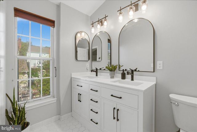 20361 HARTWELL ST, Ashburn, VA 20147