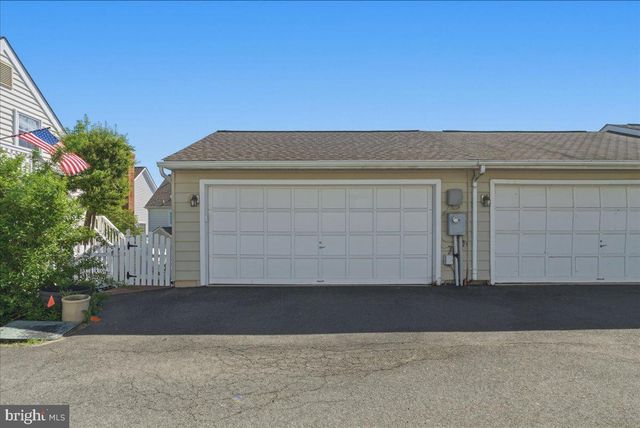 20361 HARTWELL ST, Ashburn, VA 20147