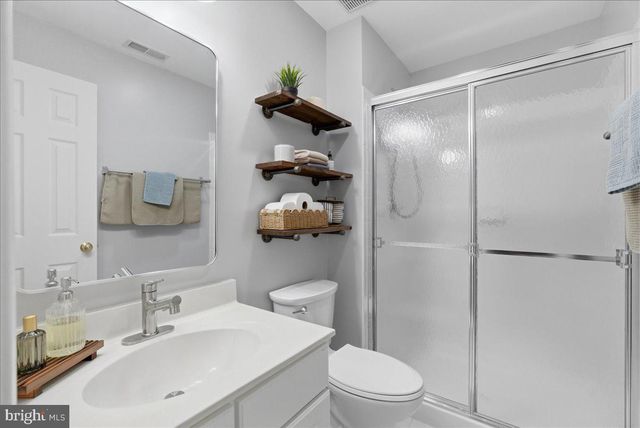 20361 HARTWELL ST, Ashburn, VA 20147