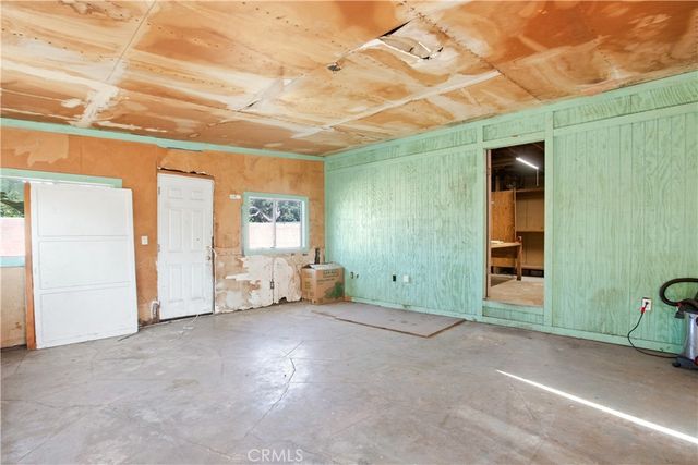 17292 Owen Street, Fontana, CA 92335