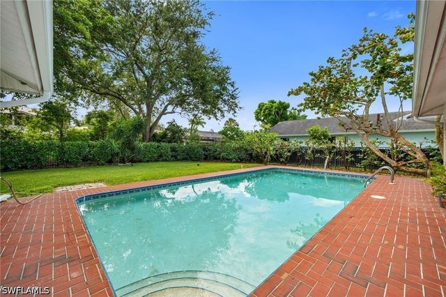162 Westwood DR, Naples, FL 34110