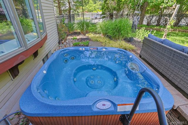 22 Peach Street, Nanuet, NY 10954