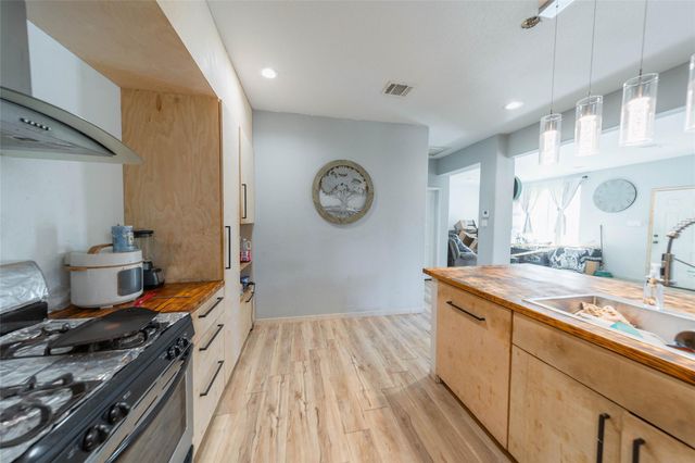 11 Seth Blvd, Cleveland, TX 77328