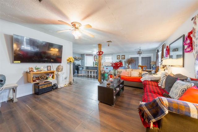 11 Seth Blvd, Cleveland, TX 77328